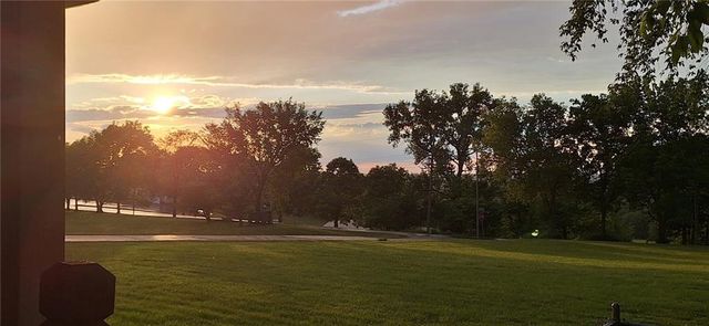 1901 SW OSAGE Drive, Oak Grove, MO 64075