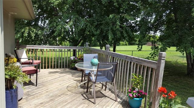 1901 SW OSAGE Drive, Oak Grove, MO 64075