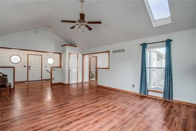 1901 SW OSAGE Drive, Oak Grove, MO 64075