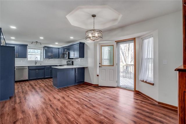 1901 SW OSAGE Drive, Oak Grove, MO 64075