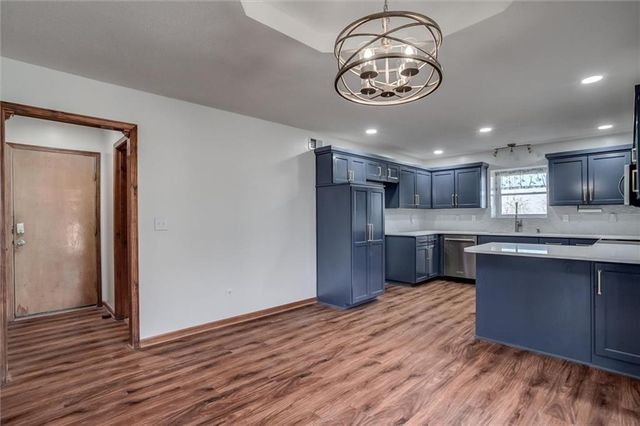 1901 SW OSAGE Drive, Oak Grove, MO 64075