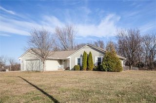 1901 SW OSAGE Drive, Oak Grove, MO 64075
