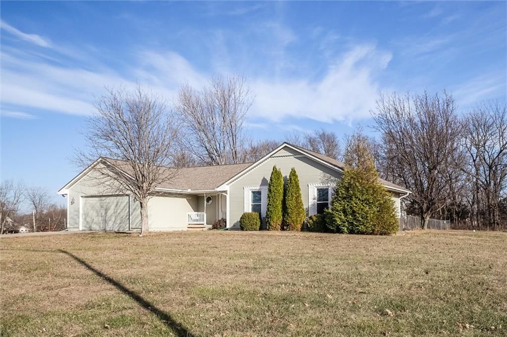 1901 SW OSAGE Drive, Oak Grove, MO 64075