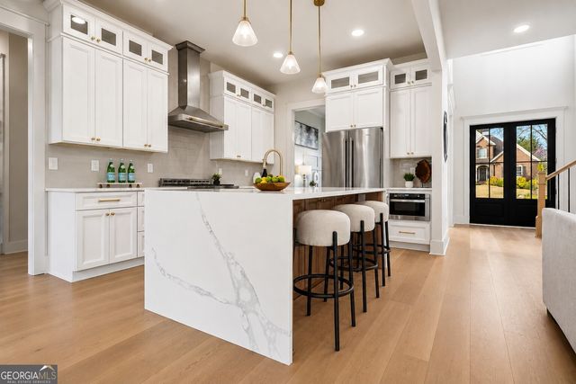 318 Vinings Walk NW, Gainesville, GA 30501