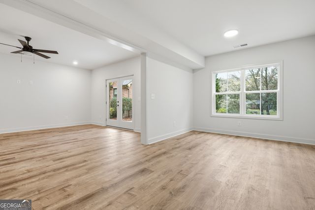 318 Vinings Walk NW, Gainesville, GA 30501