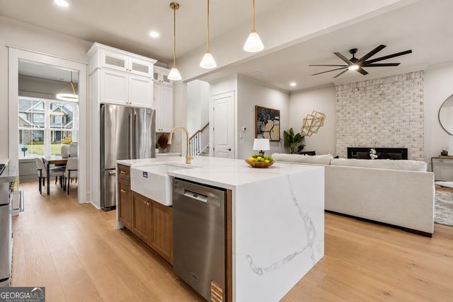 318 Vinings Walk NW, Gainesville, GA 30501