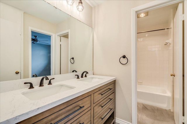 1411 Norwalk LN 207, Austin, TX 78703
