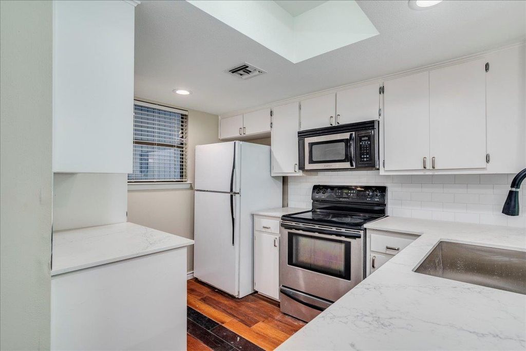 1411 Norwalk LN 207, Austin, TX 78703
