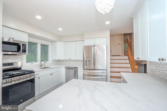 318 OAK LN, Princeton Junction, NJ 08550