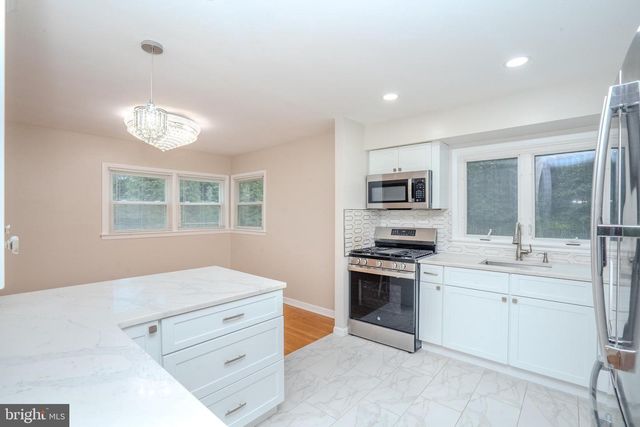 318 OAK LN, Princeton Junction, NJ 08550