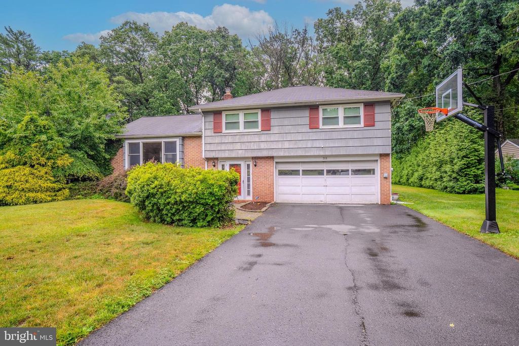 318 OAK LN, Princeton Junction, NJ 08550