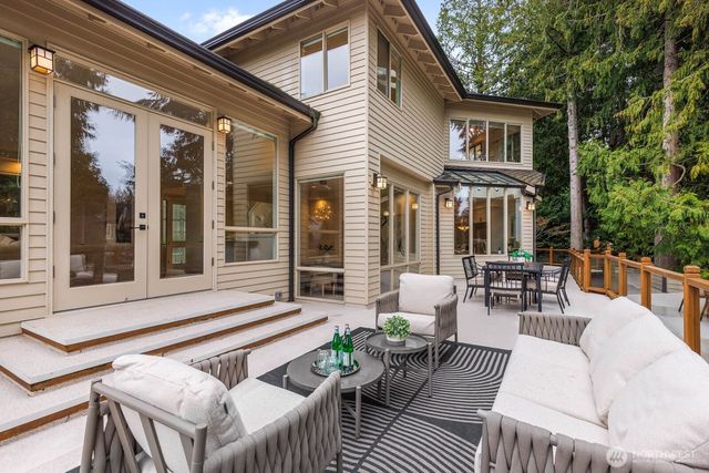 18206 NW Montreux Drive, Issaquah, WA 98027