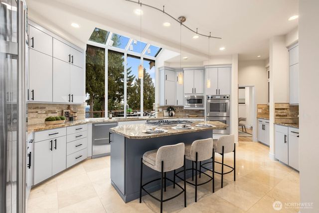 18206 NW Montreux Drive, Issaquah, WA 98027