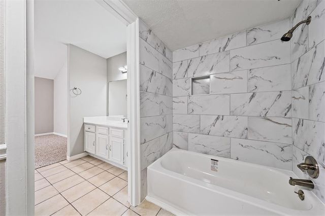 9809 Richmond Avenue E14, Houston, TX 77042
