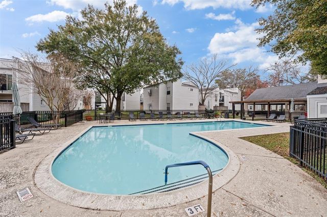 9809 Richmond Avenue E14, Houston, TX 77042