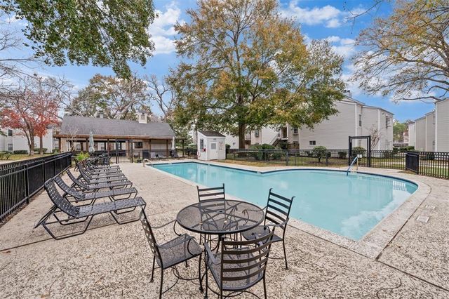 9809 Richmond Avenue E14, Houston, TX 77042