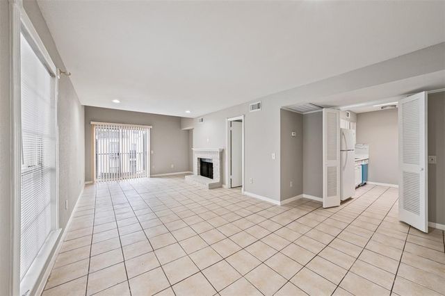 9809 Richmond Avenue E14, Houston, TX 77042