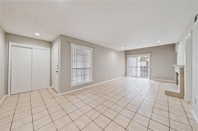 9809 Richmond Avenue E14, Houston, TX 77042