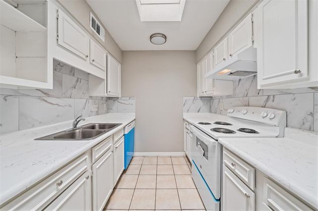 9809 Richmond Avenue E14, Houston, TX 77042