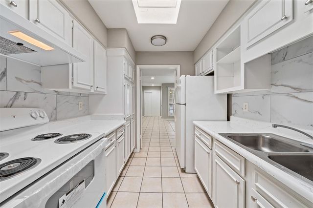 9809 Richmond Avenue E14, Houston, TX 77042