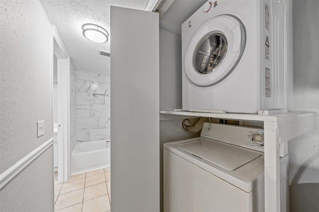 9809 Richmond Avenue E14, Houston, TX 77042