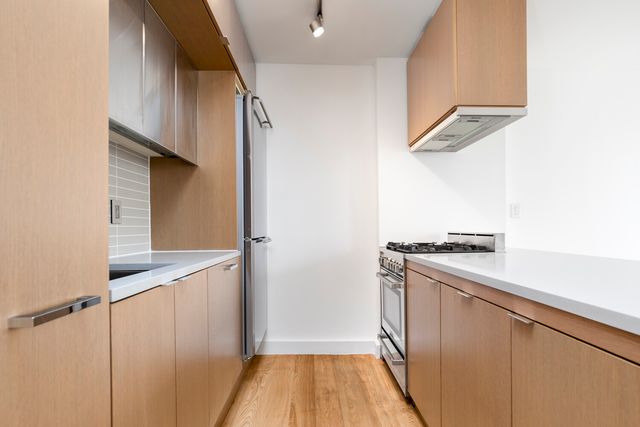 225 Rector Pl Apt 19A, New York City, NY 10280