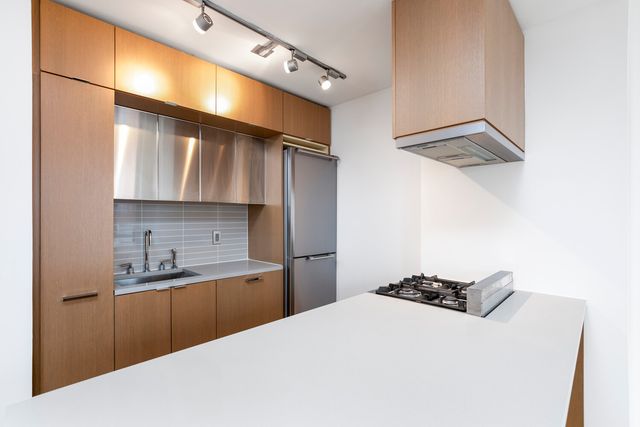 225 Rector Pl Apt 19A, New York City, NY 10280