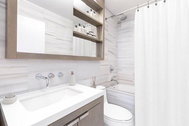 225 Rector Pl Apt 19A, New York City, NY 10280