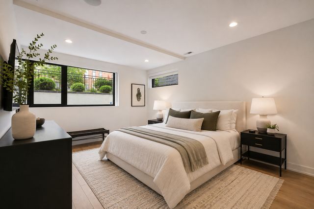 1459 W Superior Street 1E, Chicago, IL 60642