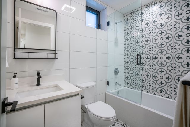 1459 W Superior Street 1E, Chicago, IL 60642