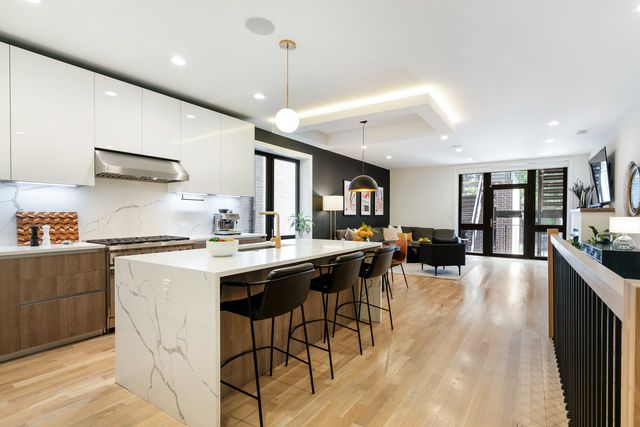 1459 W Superior Street 1E, Chicago, IL 60642