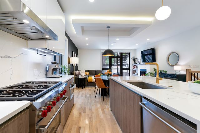 1459 W Superior Street 1E, Chicago, IL 60642