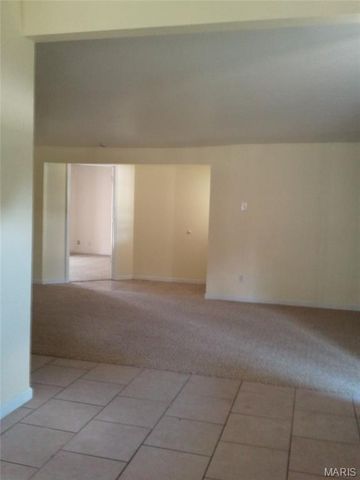 8501 Midwood Avenue, Berkeley, MO 63134