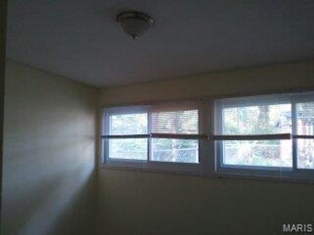 8501 Midwood Avenue, Berkeley, MO 63134
