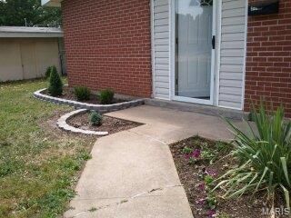 8501 Midwood Avenue, Berkeley, MO 63134