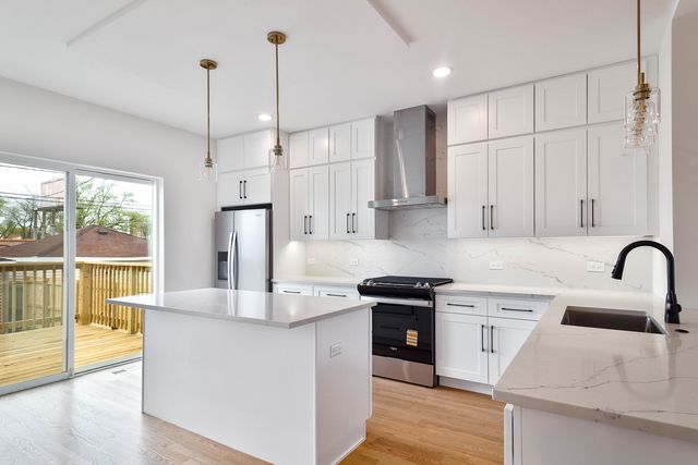 4938 W Medill Avenue, Chicago, IL 60639