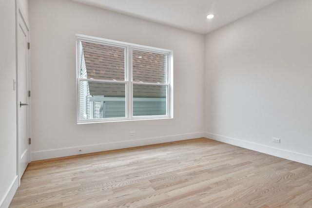 4938 W Medill Avenue, Chicago, IL 60639