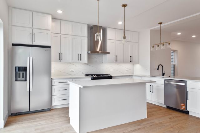 4938 W Medill Avenue, Chicago, IL 60639