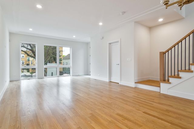 4938 W Medill Avenue, Chicago, IL 60639