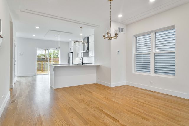 4938 W Medill Avenue, Chicago, IL 60639