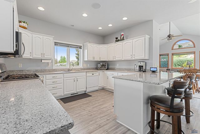 7725 COUNTRY VIEW PL, Rapid City, SD 57702