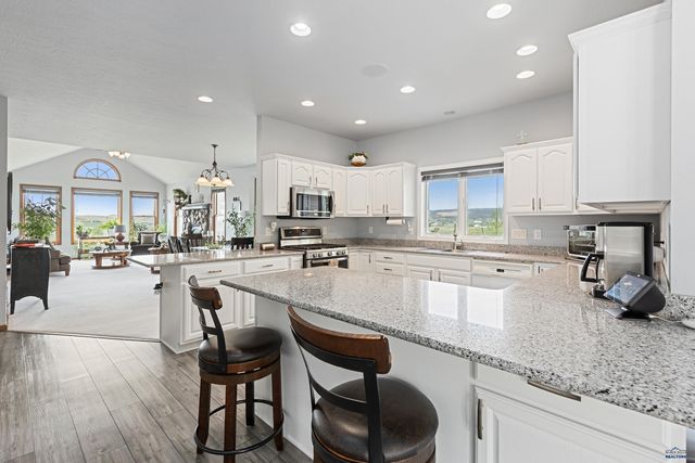 7725 COUNTRY VIEW PL, Rapid City, SD 57702