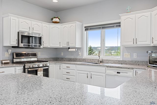 7725 COUNTRY VIEW PL, Rapid City, SD 57702