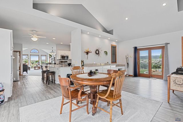 7725 COUNTRY VIEW PL, Rapid City, SD 57702