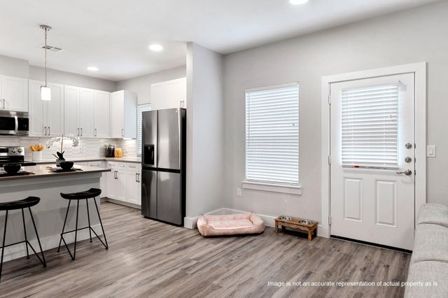 28328-318 Birnham Woods Drive, Spring, TX 77389