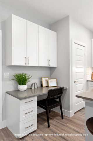 28328-318 Birnham Woods Drive, Spring, TX 77389