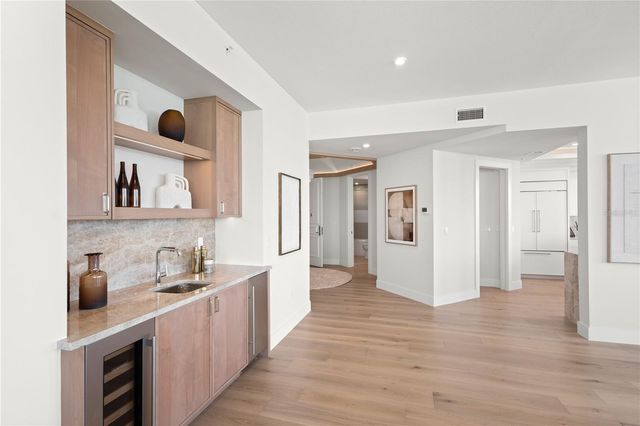 415 L AMBIANCE DRIVE A701, Longboat Key, FL 34228