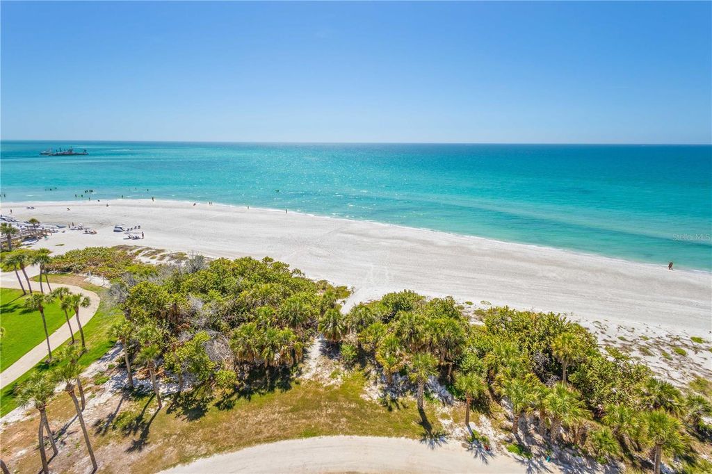 Image 32 of property listing at 415 L AMBIANCE DRIVE A701, Longboat Key, FL 34228