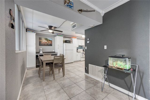 14300 S Padre Island Dr 196, Corpus Christi, TX 78418