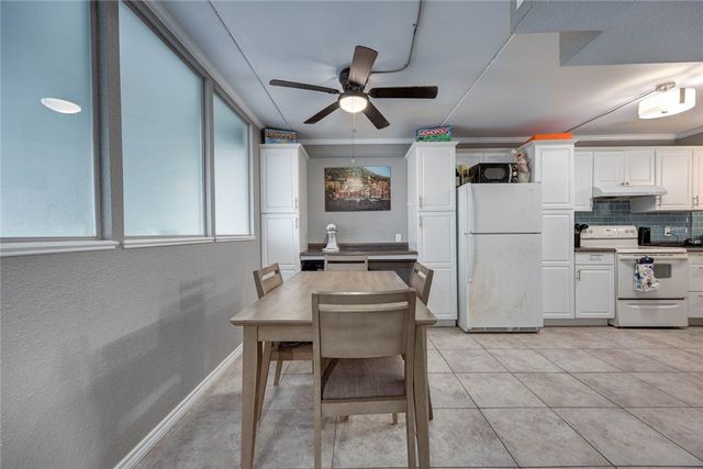 14300 S Padre Island Dr 196, Corpus Christi, TX 78418